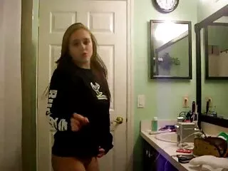 الفيلم الشفوي الجذاب Mackenzie Moss من سكس احترافي عالمي Bang Bros.